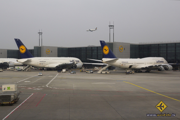 Boeing 747-830