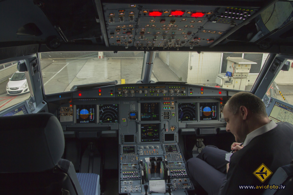 Airbus A320-214