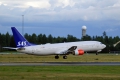 Boeing 737-883
