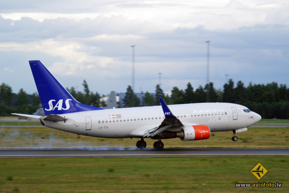 Boeing 737-705