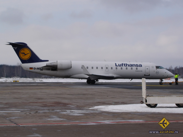 Bombardier CRJ-200LR (CL-600-2B19)