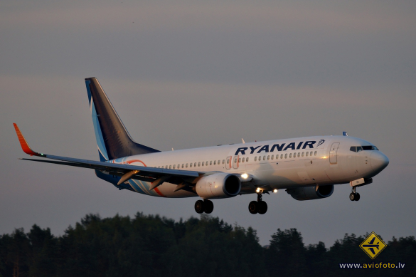 Boeing 737-8KN