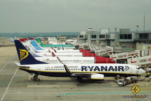 Boeing 737-8AS