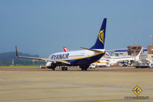 Boeing 737-8AS