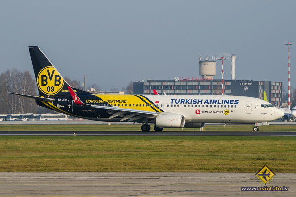 Boeing 737-8F2