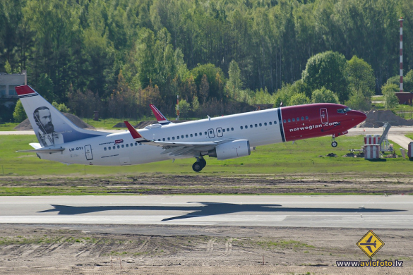 Boeing 737-8JP