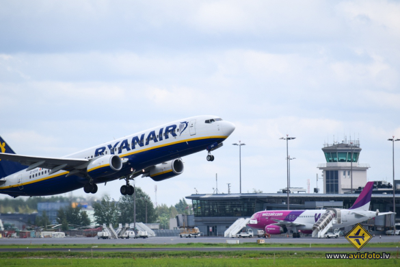 Boeing 737-8AS