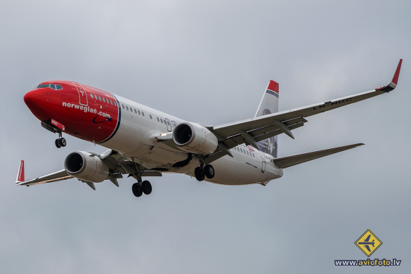Boeing 737-8JP