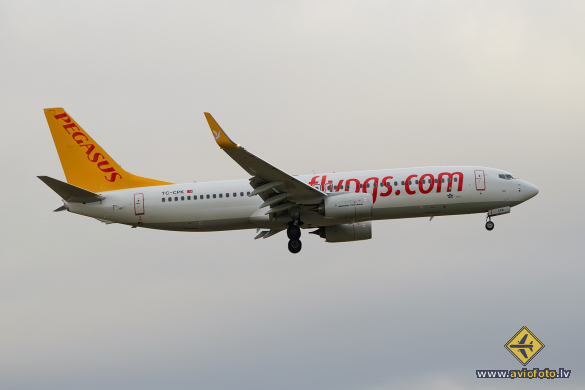 Boeing 737-82R