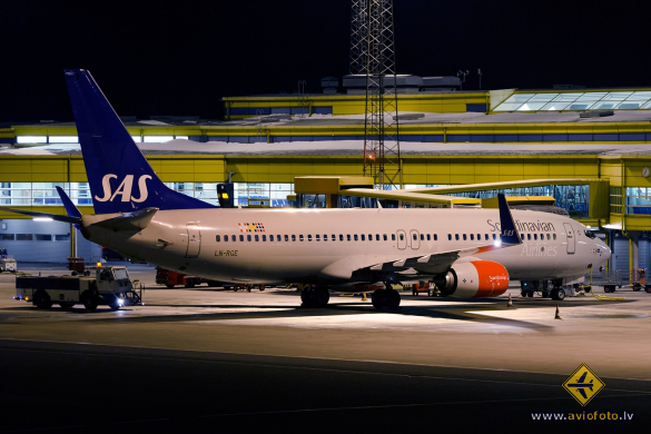 Boeing 737-86N