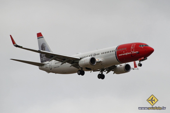 Boeing 737-8JP