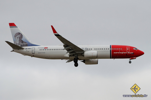 Boeing 737-8JP