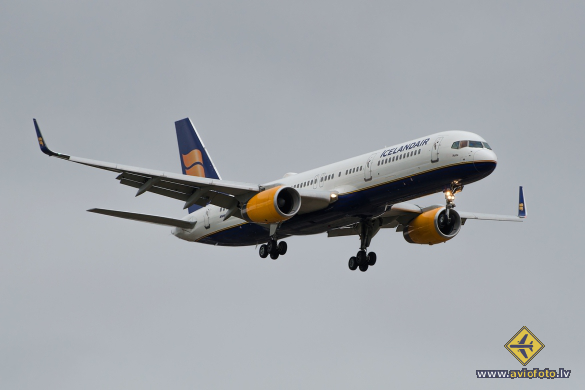 Boeing 757-208