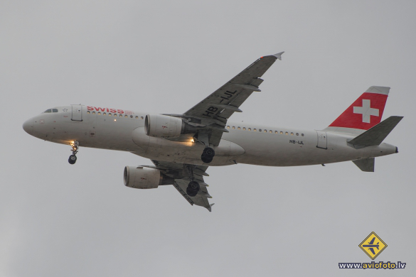 Airbus A320-214