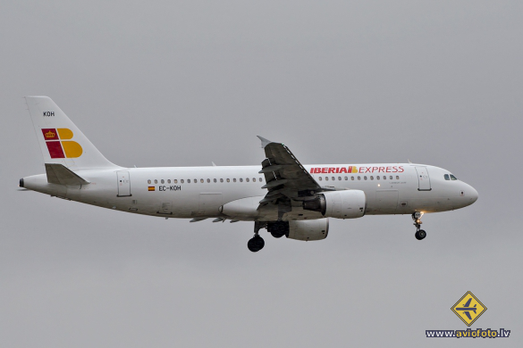 Airbus A320-214