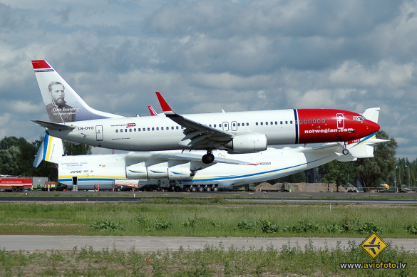 Boeing 737-8JP