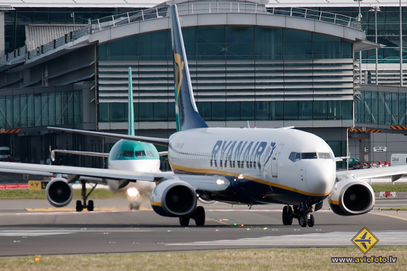 Boeing 737-8AS
