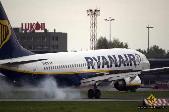 Boeing 737-8AS