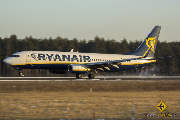 Boeing 737-8AS
