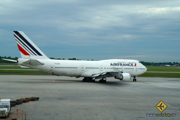 Boeing 747-428