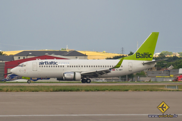 Boeing 737-36Q