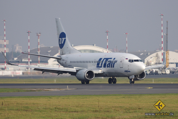 Boeing 737-524