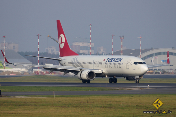 Boeing 737-8F2