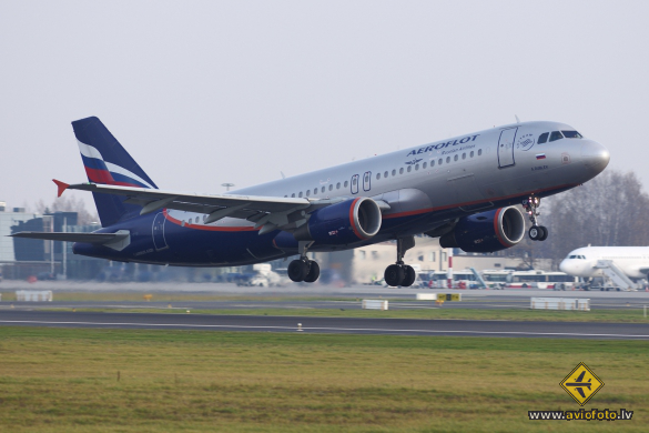 Airbus A320-214