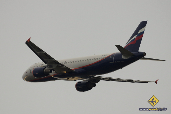 Airbus A320-214