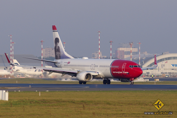 Boeing 737-8JP