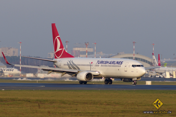 Boeing 737-8F2