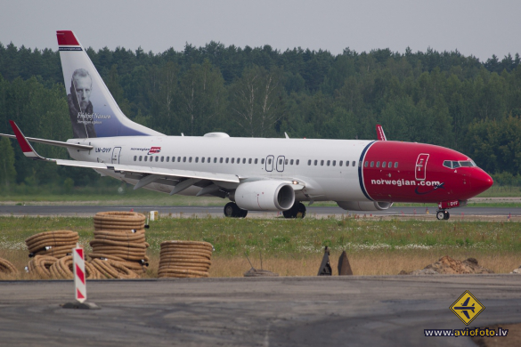 Boeing 737-8JP