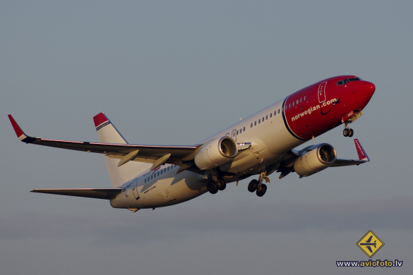 Boeing 737-8JP