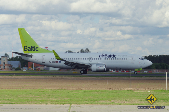 Boeing 737-36Q