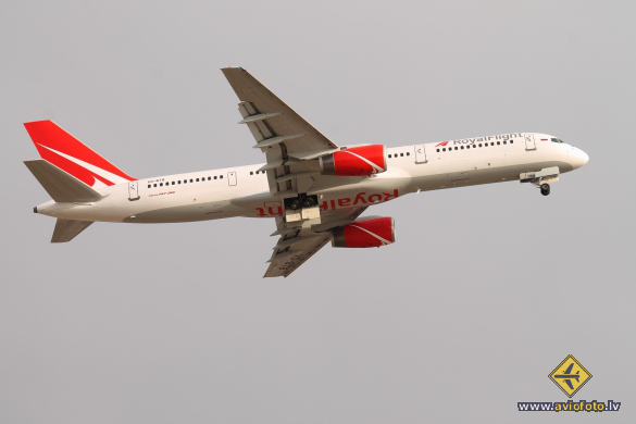 Boeing 757-28A