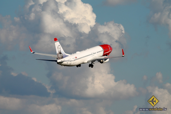 Boeing 737-8JP