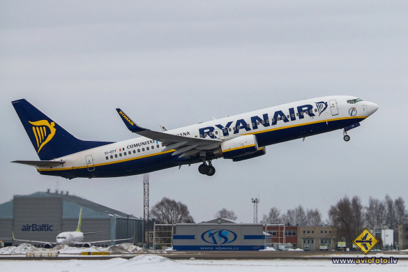 Boeing 737-8AS