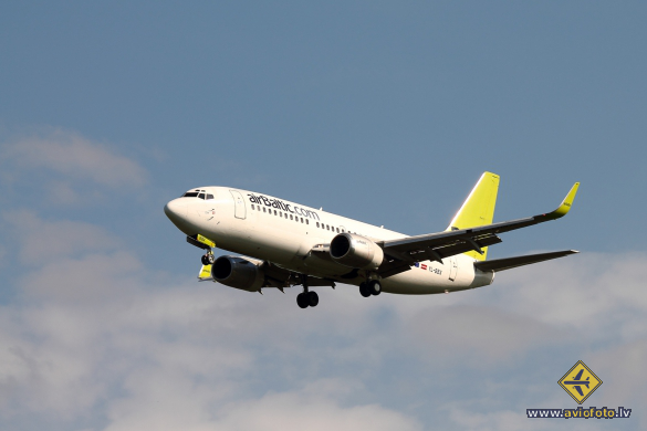 Boeing 737-36Q