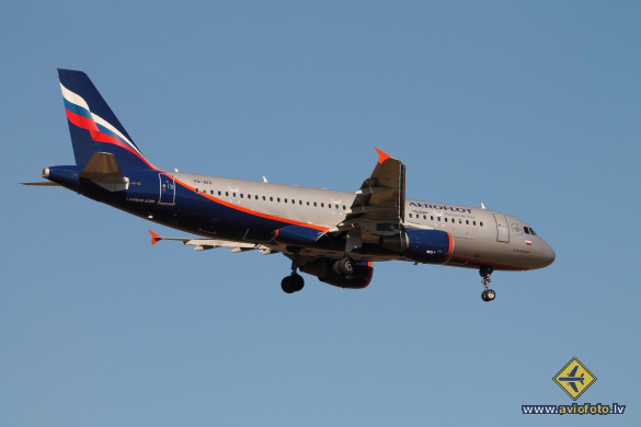 Airbus A320-214
