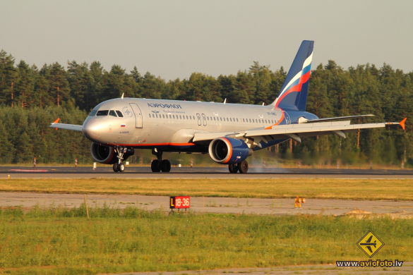 Airbus A320-214