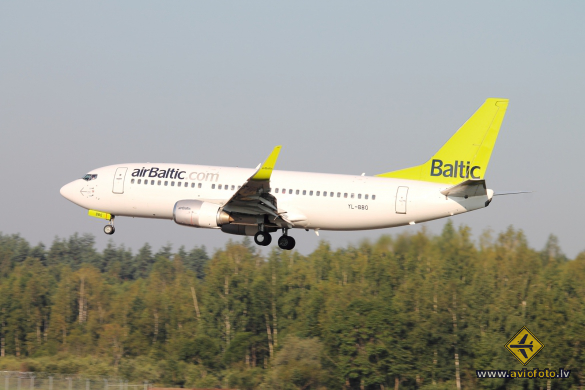 Boeing 737-33V