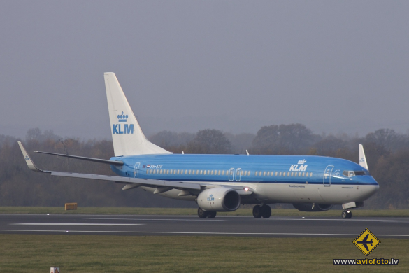 Boeing 737-8K2