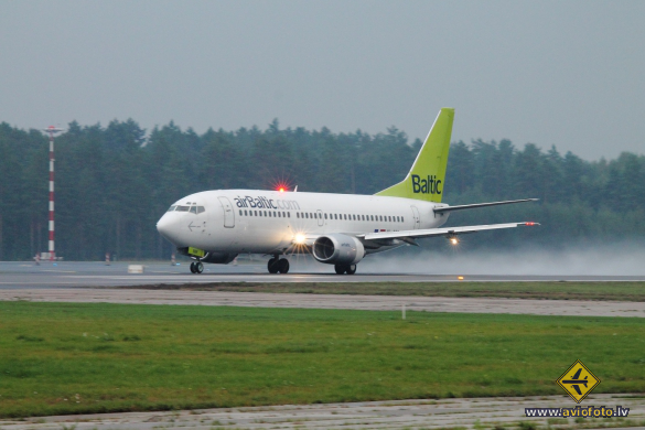 Boeing 737-31S
