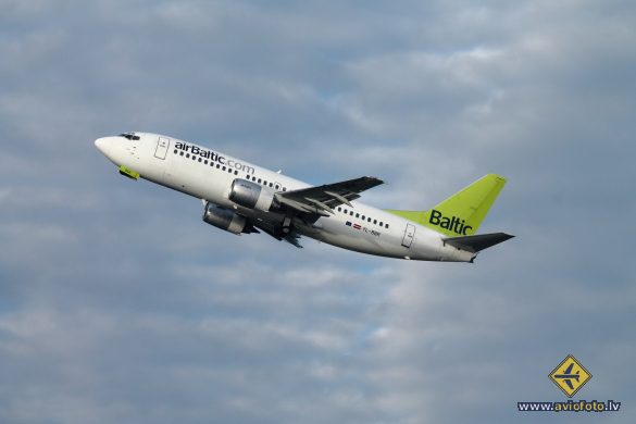 Boeing 737-31S