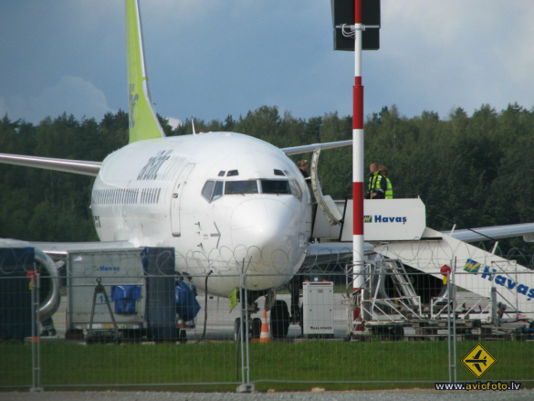 Boeing 737-500
