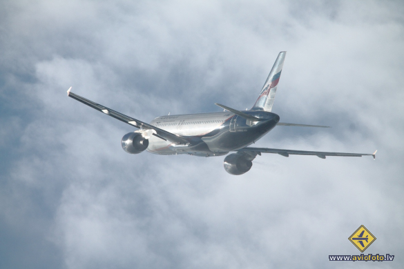 Airbus A320-214