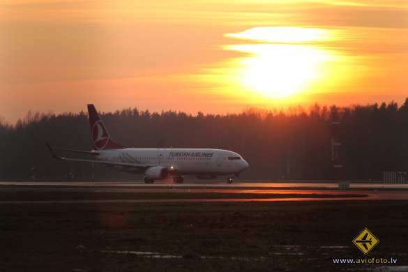 Boeing 737-8F2