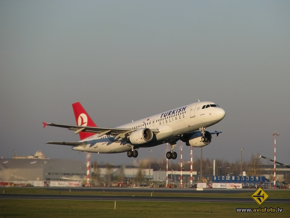 Airbus A320-214
