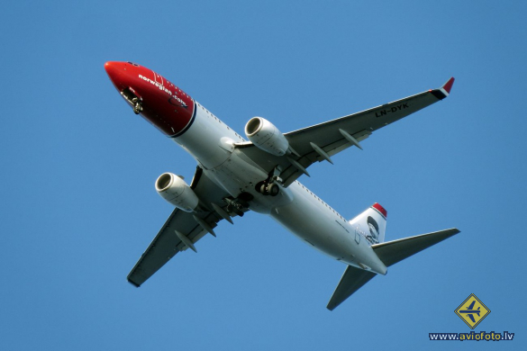 Boeing 737-8JP
