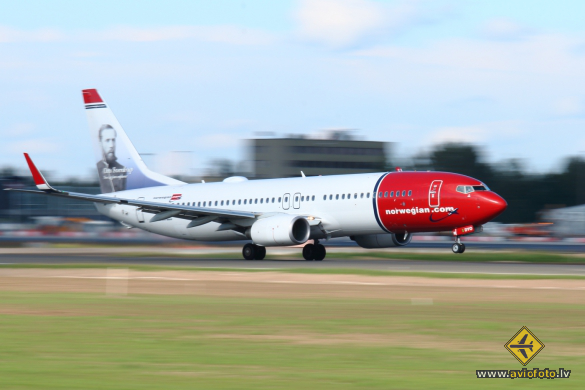 Boeing 737-8JP